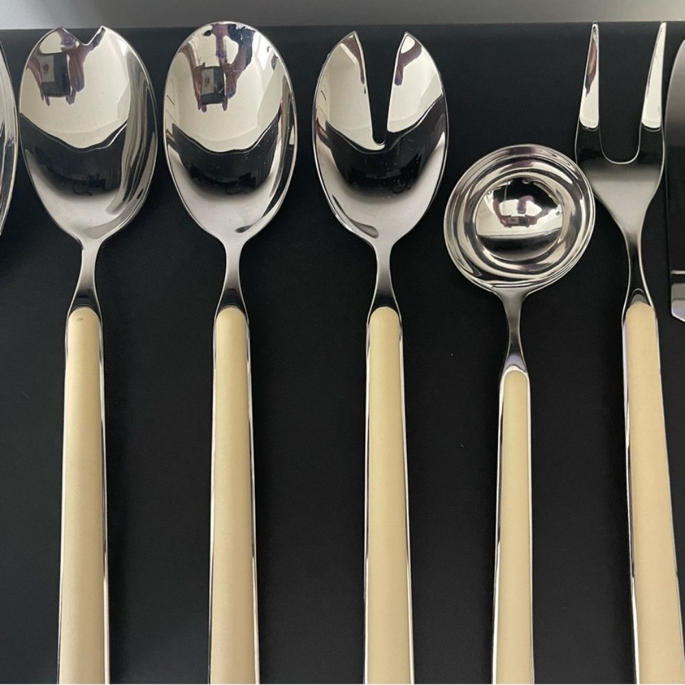 New in Box Mepra S.p.A. 7 Piece Serving Set Fantasia Vaniglia